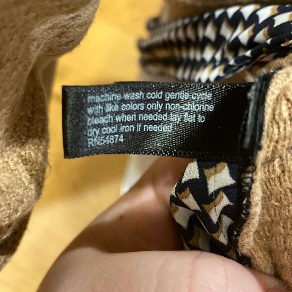 The Limited  Women's Tan Knitted 3/4 Sleeves Shirttail Split Back Blouse  Size M - Picture 5 of 11